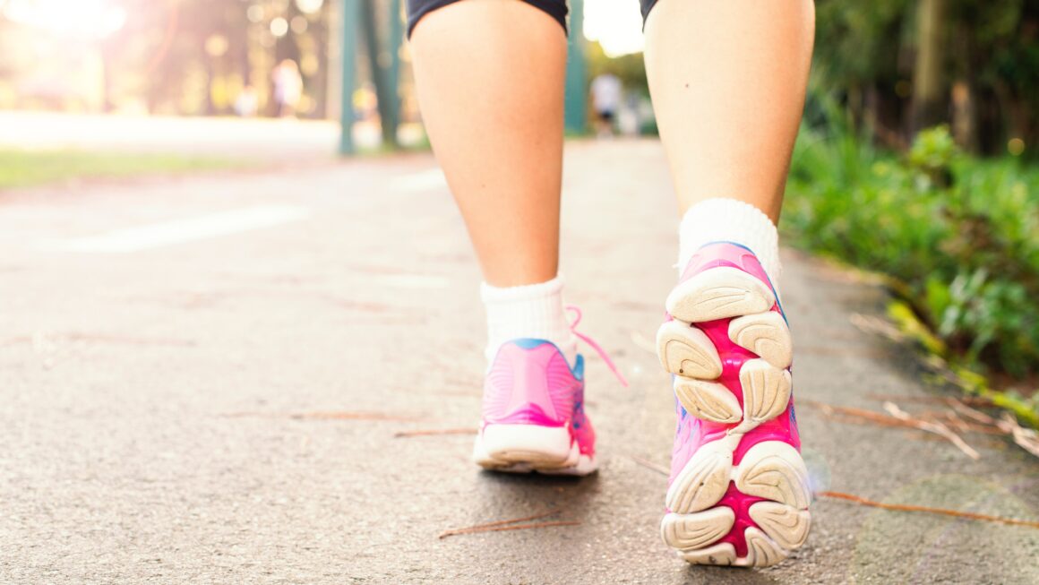 Calories burned walking an hour: how not to fool yourself